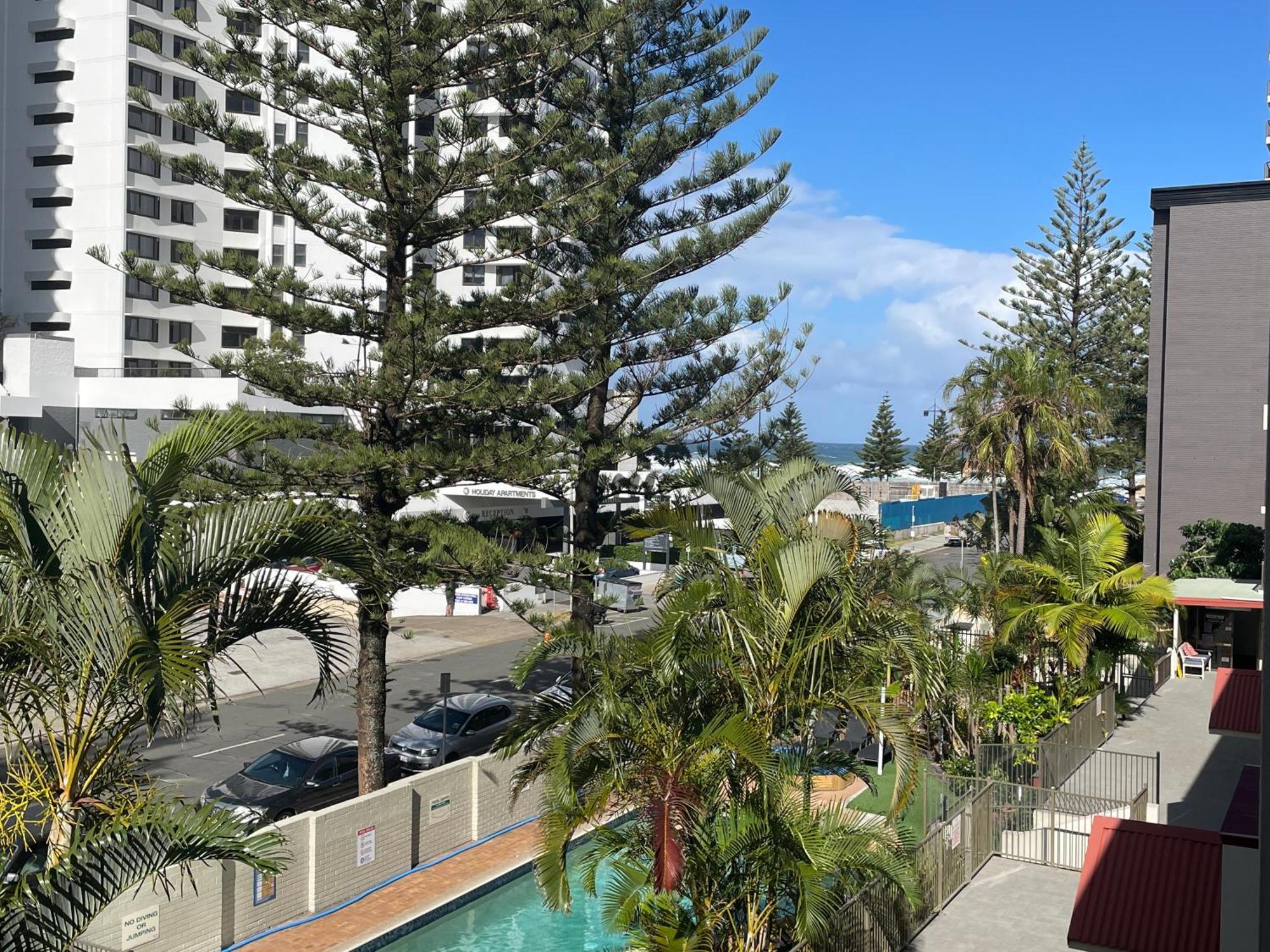 Apartment Surfers Paradise- Meters From The Beach!